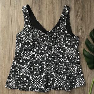 Torrid Formal Black and White Top Size 2